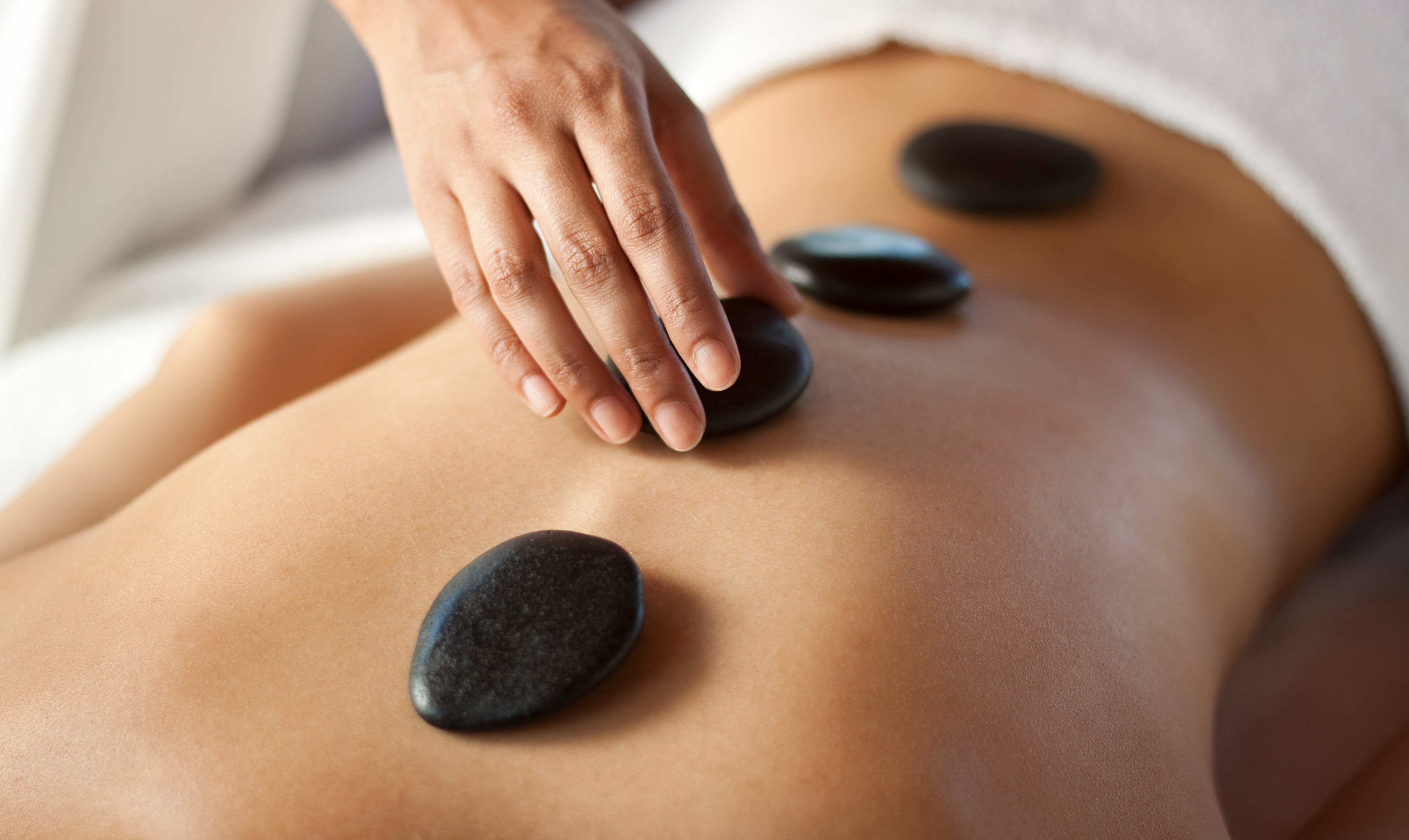cosimed-hot-stone-massage-l-w-rmendes-massage-l-mit-mandel-l-f-r-warmstein-massa image 5